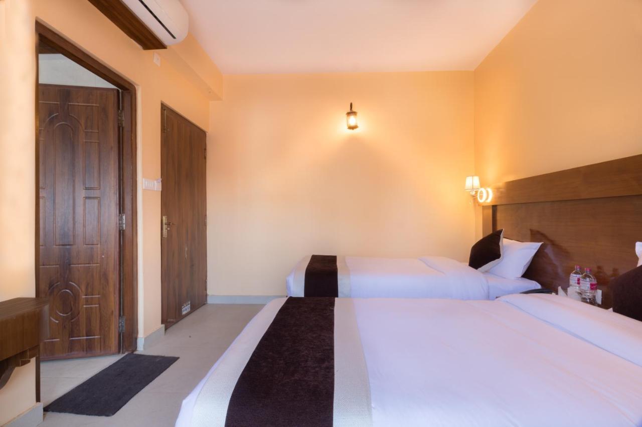 Hotel Lake Shore بوكْرا المظهر الخارجي الصورة