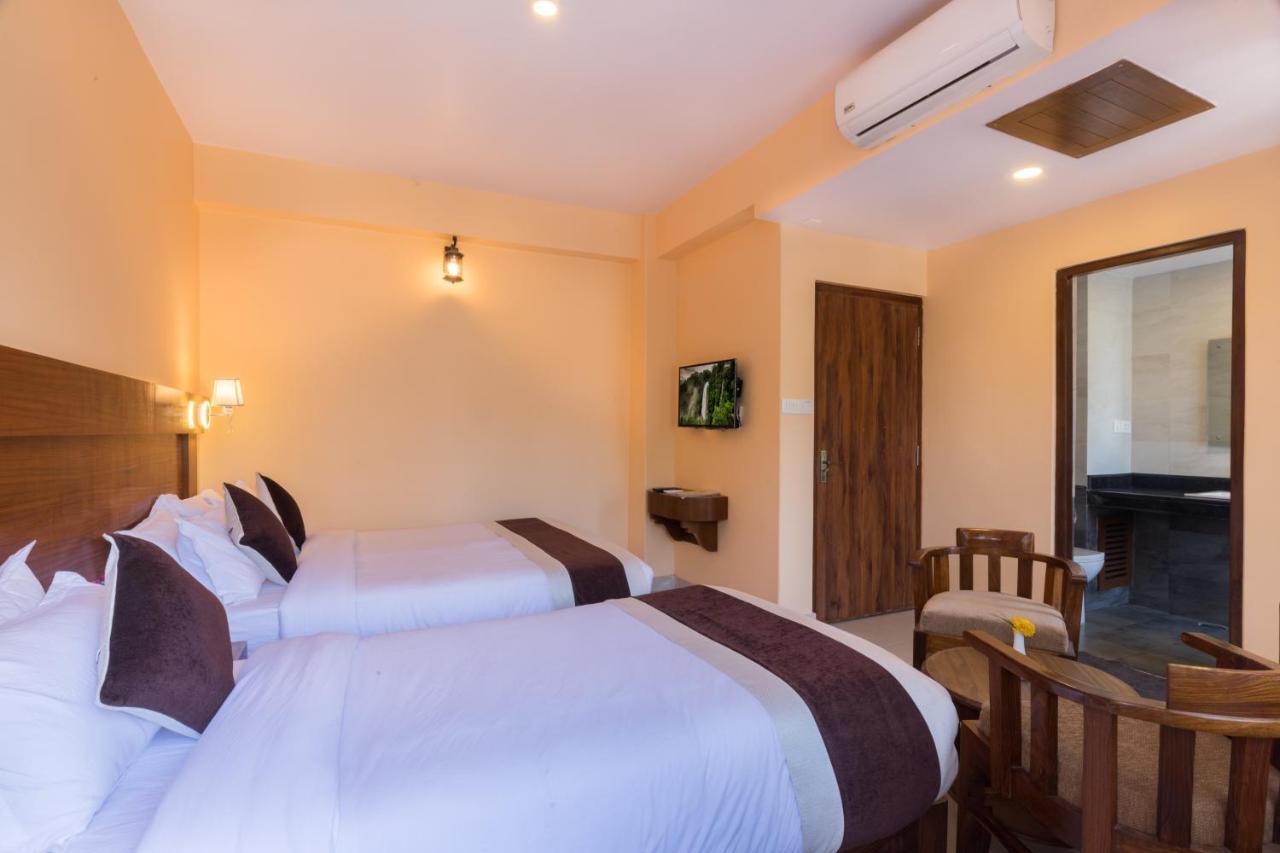 Hotel Lake Shore بوكْرا المظهر الخارجي الصورة