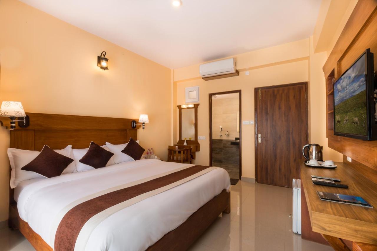 Hotel Lake Shore بوكْرا المظهر الخارجي الصورة