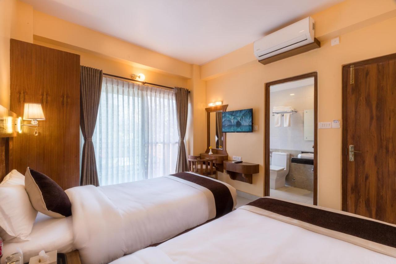 Hotel Lake Shore بوكْرا المظهر الخارجي الصورة